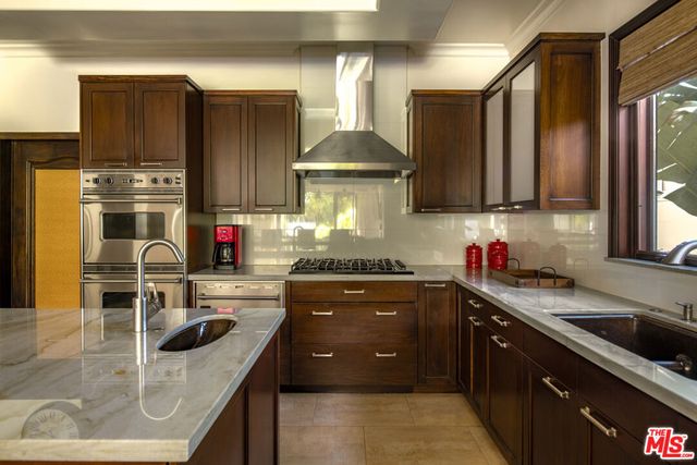 7222 Kentwood Avenue, Los Angeles, CA 90045