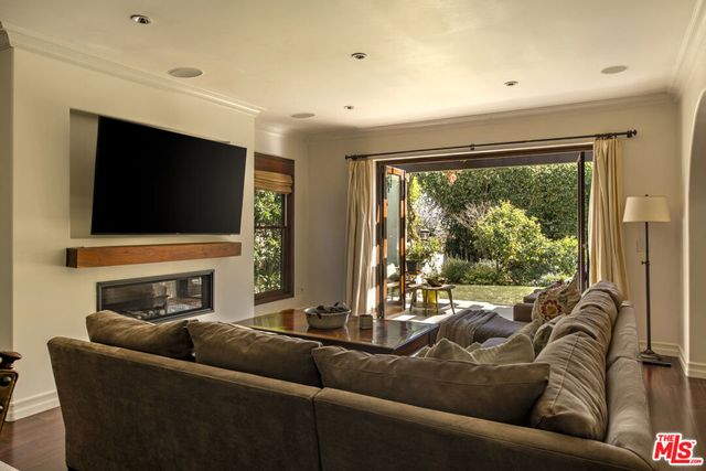 7222 Kentwood Avenue, Los Angeles, CA 90045