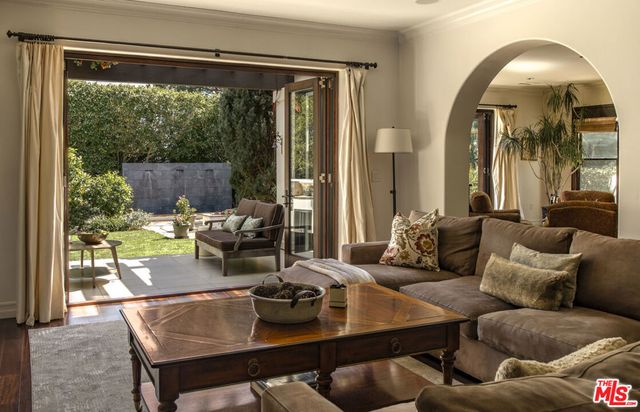 7222 Kentwood Avenue, Los Angeles, CA 90045