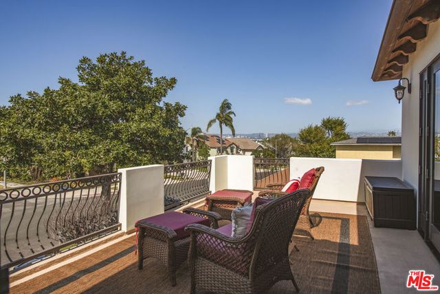 7222 Kentwood Avenue, Los Angeles, CA 90045