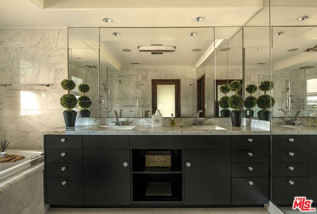 7222 Kentwood Avenue, Los Angeles, CA 90045