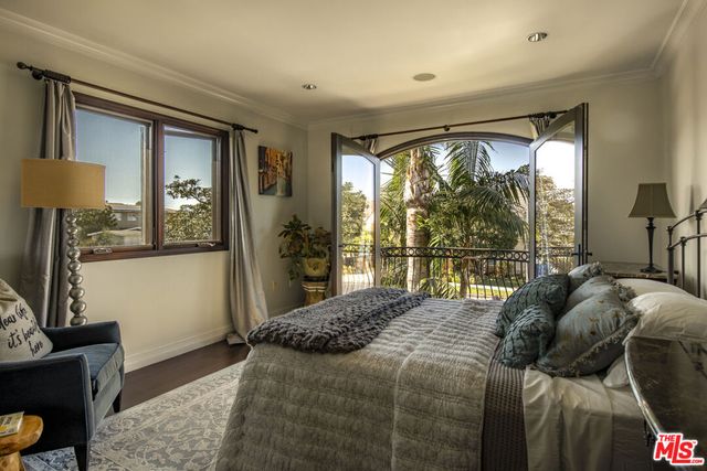 7222 Kentwood Avenue, Los Angeles, CA 90045