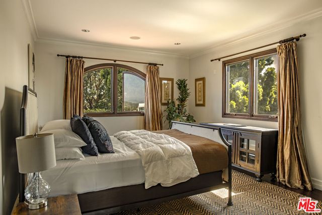 7222 Kentwood Avenue, Los Angeles, CA 90045