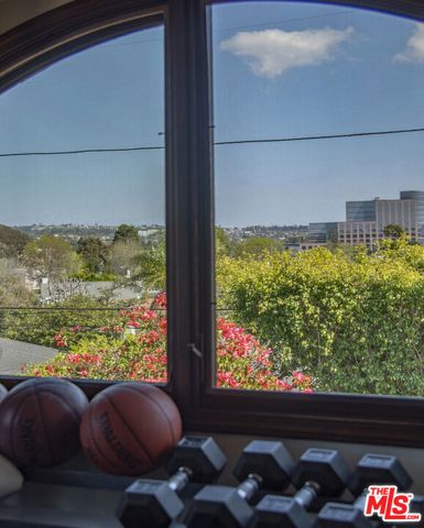 7222 Kentwood Avenue, Los Angeles, CA 90045