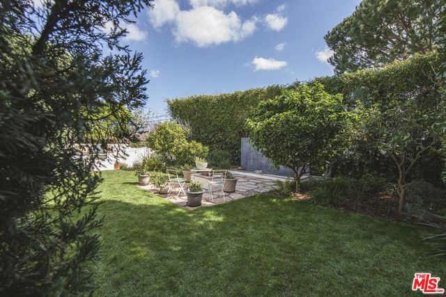 7222 Kentwood Avenue, Los Angeles, CA 90045