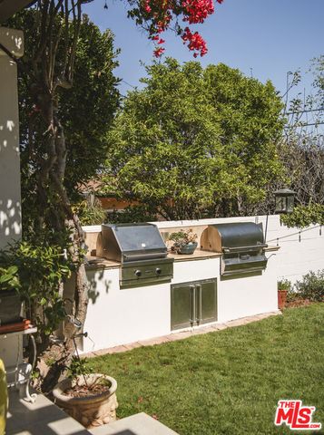 7222 Kentwood Avenue, Los Angeles, CA 90045