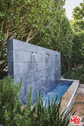 7222 Kentwood Avenue, Los Angeles, CA 90045