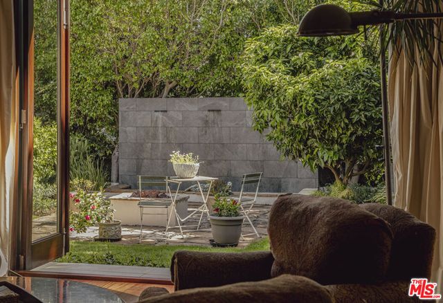 7222 Kentwood Avenue, Los Angeles, CA 90045