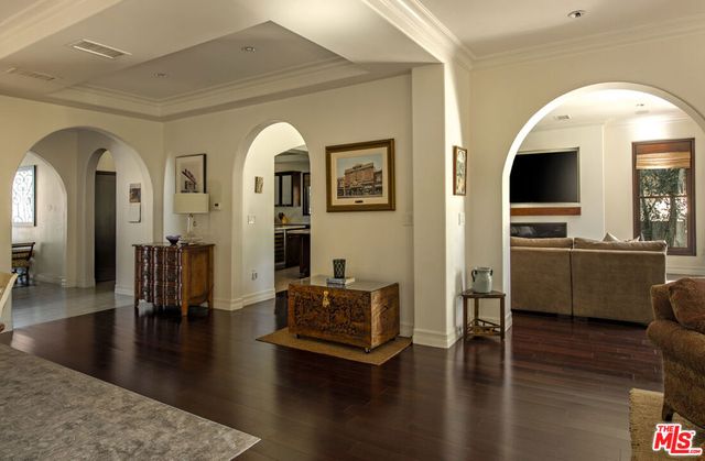 7222 Kentwood Avenue, Los Angeles, CA 90045