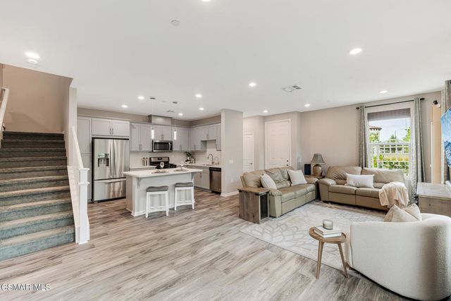697 Camino Tierra Santa, Camarillo, CA 93010