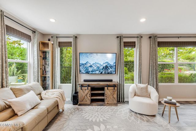 697 Camino Tierra Santa, Camarillo, CA 93010