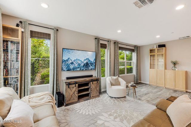 697 Camino Tierra Santa, Camarillo, CA 93010