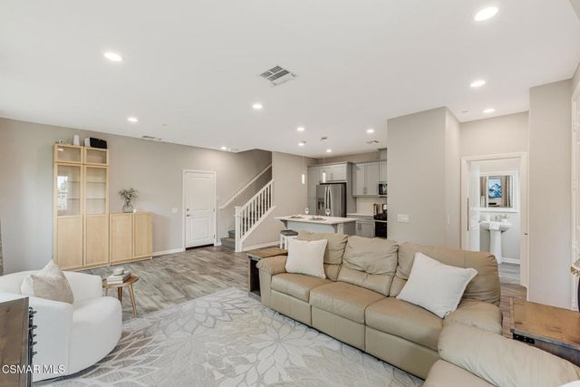697 Camino Tierra Santa, Camarillo, CA 93010