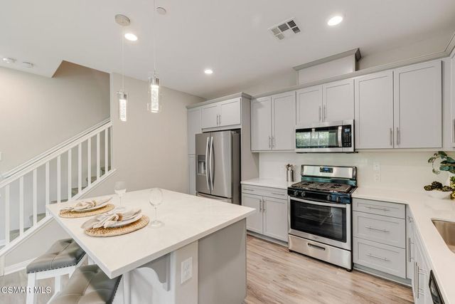 697 Camino Tierra Santa, Camarillo, CA 93010