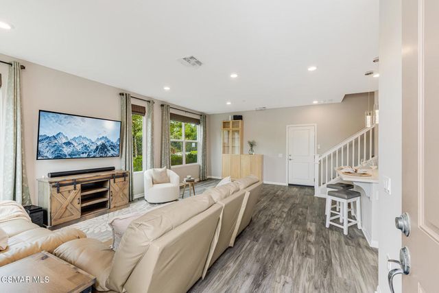 697 Camino Tierra Santa, Camarillo, CA 93010