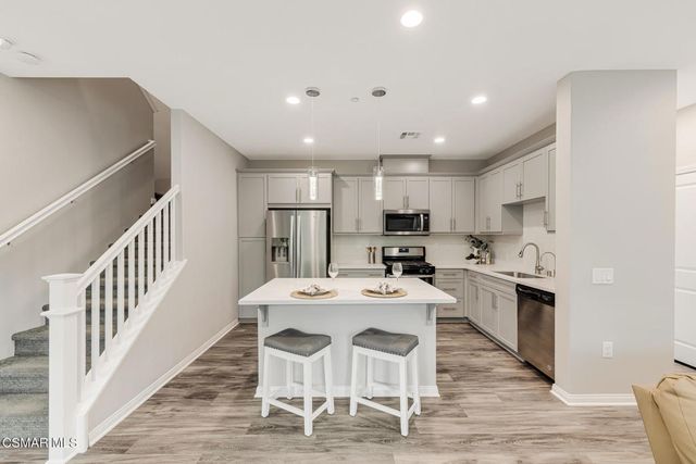 697 Camino Tierra Santa, Camarillo, CA 93010