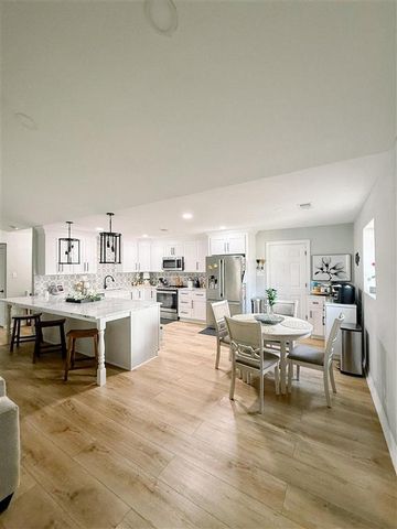 4549 Highland Dr Drive, Lake Charles, LA 70605