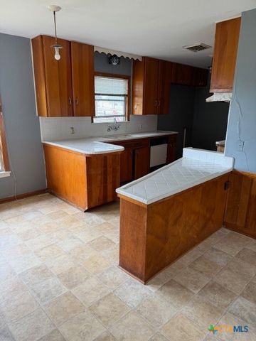 203 Houston Street, Port Lavaca, TX 77979