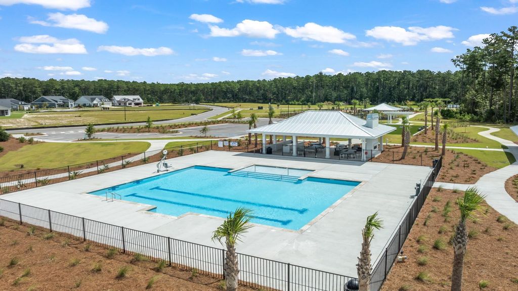 Image 7 of property listing at 702 Gentle Wind Drive, Summerville, SC 29486