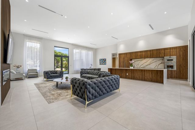 1000 SW 93rd Avenue, Plantation, FL 33324