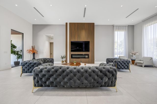 1000 SW 93rd Avenue, Plantation, FL 33324