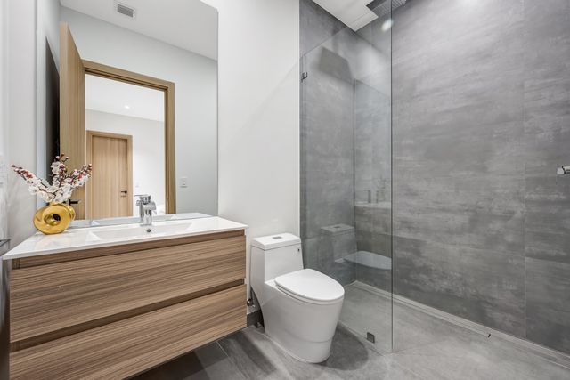 1000 SW 93rd Avenue, Plantation, FL 33324