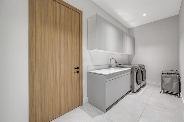 1000 SW 93rd Avenue, Plantation, FL 33324