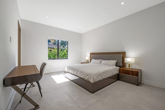 1000 SW 93rd Avenue, Plantation, FL 33324