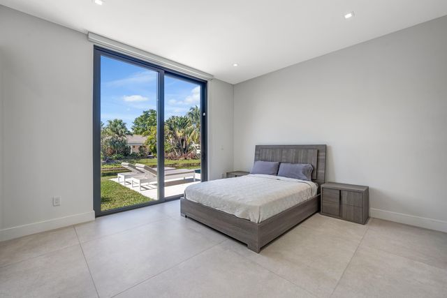 1000 SW 93rd Avenue, Plantation, FL 33324