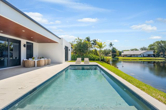 1000 SW 93rd Avenue, Plantation, FL 33324