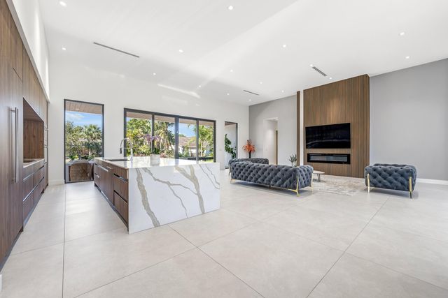 1000 SW 93rd Avenue, Plantation, FL 33324