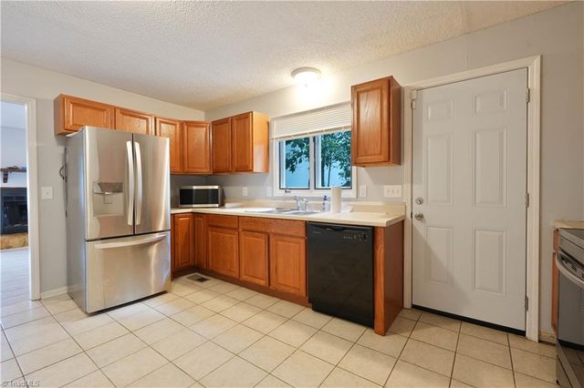 9 Pear Tree Court, Greensboro, NC 27401