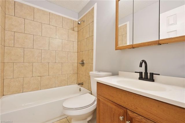 9 Pear Tree Court, Greensboro, NC 27401