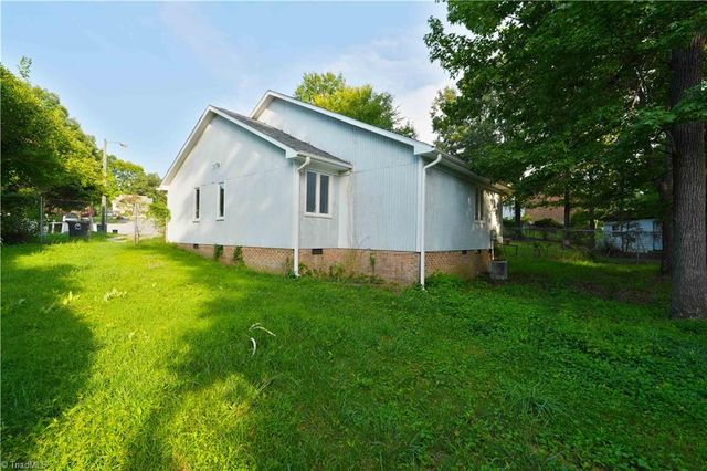 9 Pear Tree Court, Greensboro, NC 27401