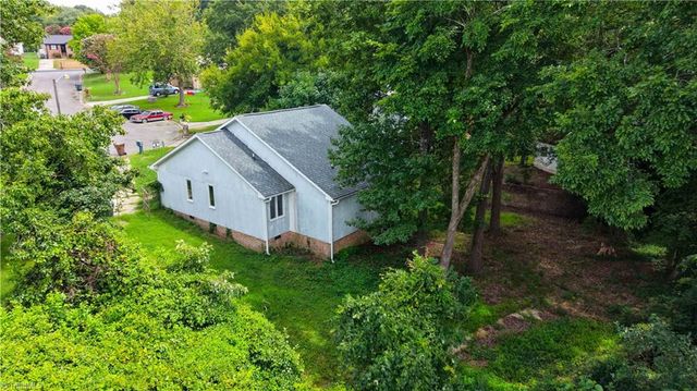 9 Pear Tree Court, Greensboro, NC 27401