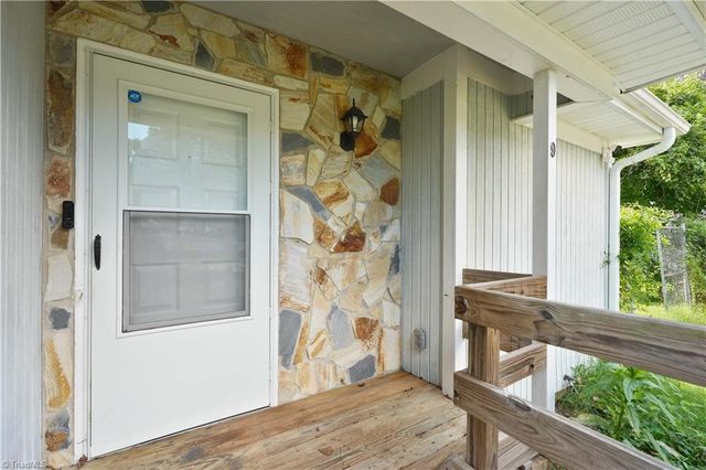 9 Pear Tree Court, Greensboro, NC 27401