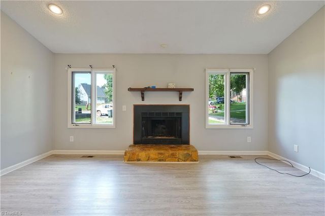 9 Pear Tree Court, Greensboro, NC 27401