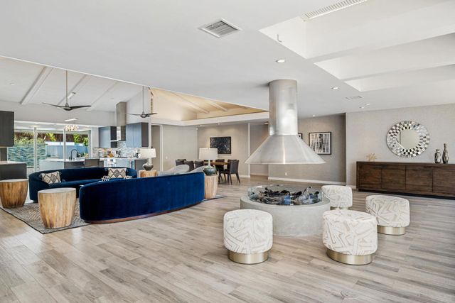 580 W Panga Way, Palm Springs, CA 92262