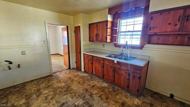 2711 Evergreen PL, Portsmouth, VA 23704