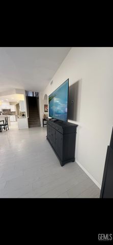 6000 Kings Canyon Drive, Bakersfield, CA 93306