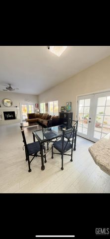 6000 Kings Canyon Drive, Bakersfield, CA 93306