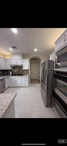 6000 Kings Canyon Drive, Bakersfield, CA 93306