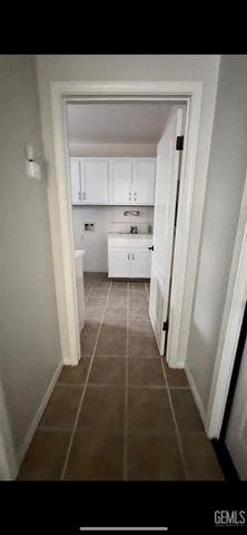 6000 Kings Canyon Drive, Bakersfield, CA 93306