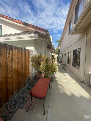 6000 Kings Canyon Drive, Bakersfield, CA 93306