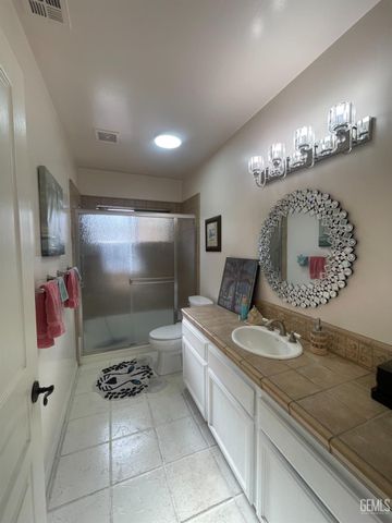 6000 Kings Canyon Drive, Bakersfield, CA 93306