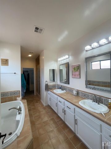 6000 Kings Canyon Drive, Bakersfield, CA 93306