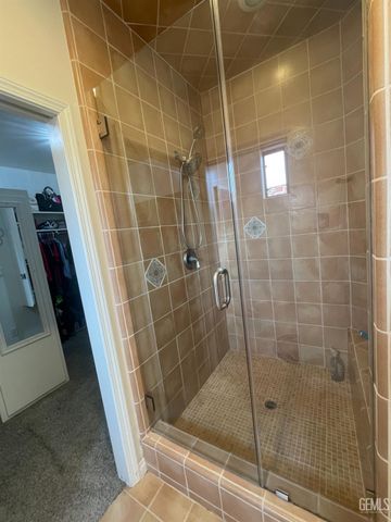 6000 Kings Canyon Drive, Bakersfield, CA 93306