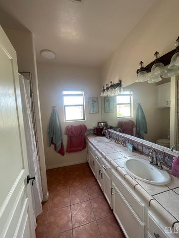 6000 Kings Canyon Drive, Bakersfield, CA 93306