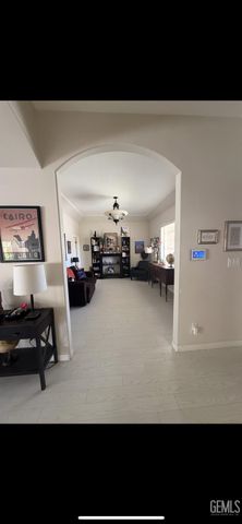 6000 Kings Canyon Drive, Bakersfield, CA 93306