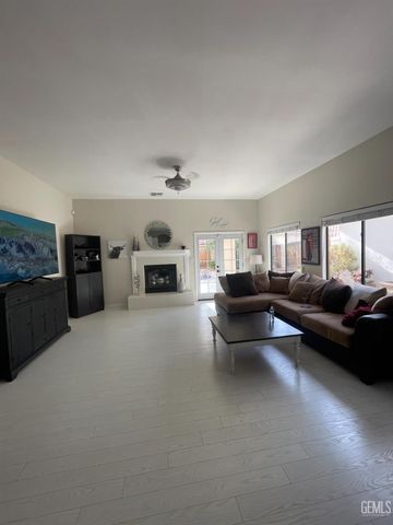 6000 Kings Canyon Drive, Bakersfield, CA 93306